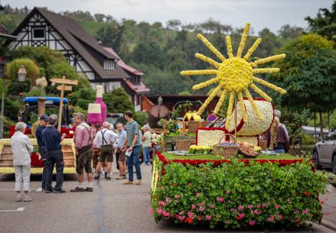 Aufstellung der Festwagen in der Bachmatt